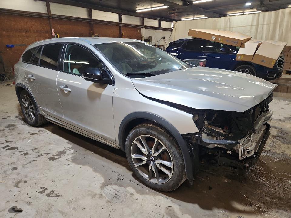 2018 Volvo V60 Cross Country Premier