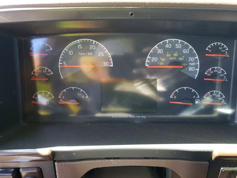 2014 Volvo VNL Semi Truck