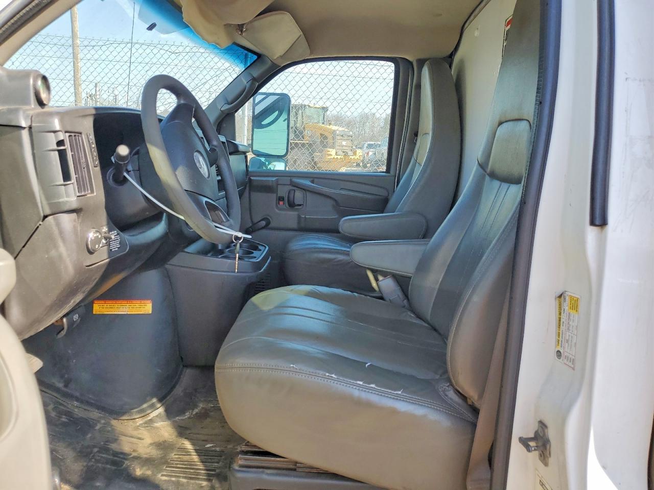 2011 GMC Savana BOX Truck