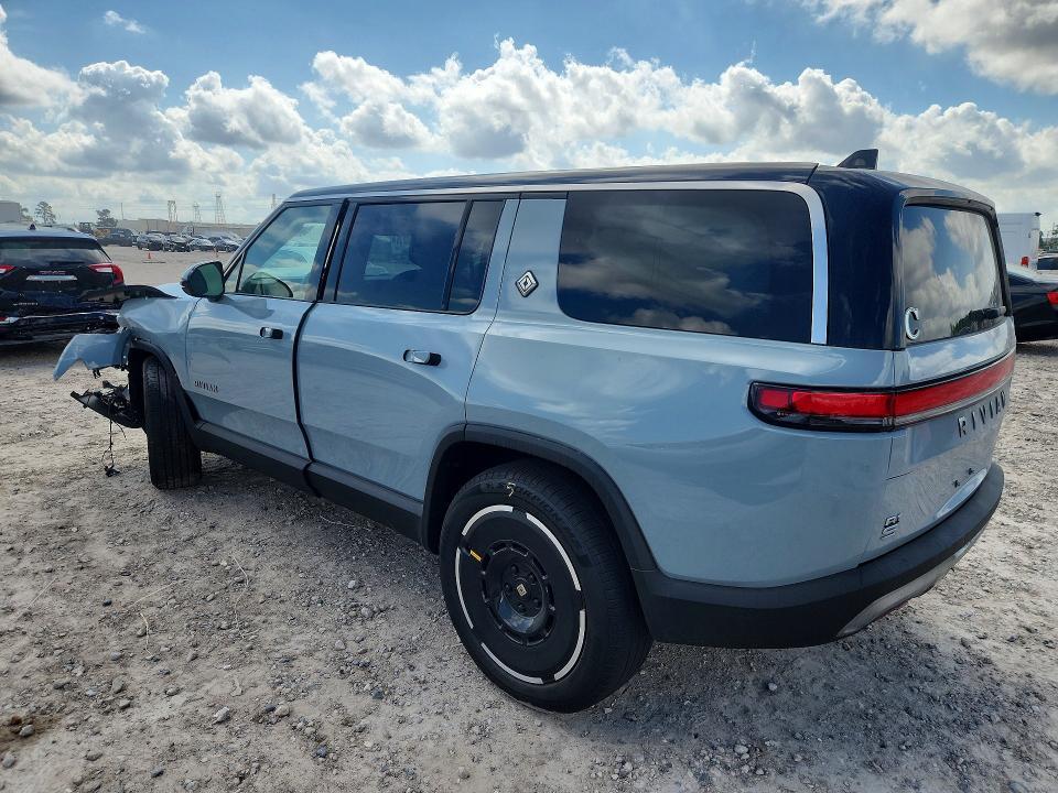 2025 Rivian R1S Adventure