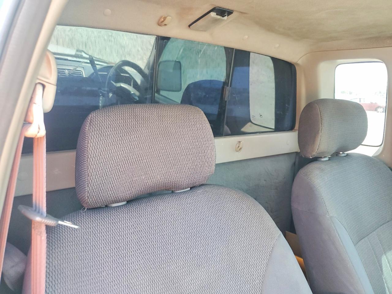 2003 Nissan Frontier Standard