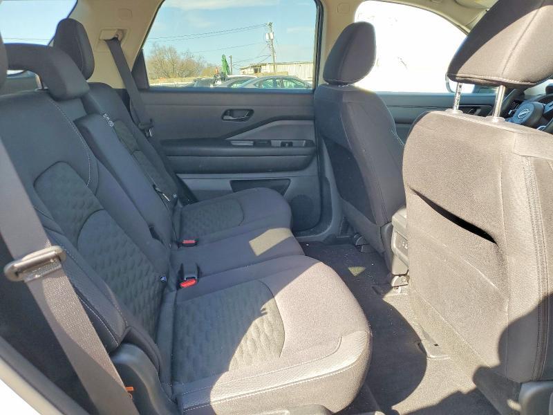 2024 Nissan Pathfinder s