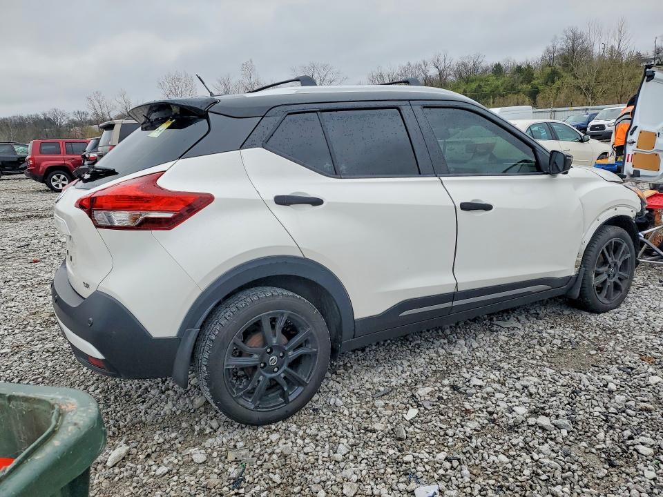 2020 Nissan Kicks sr