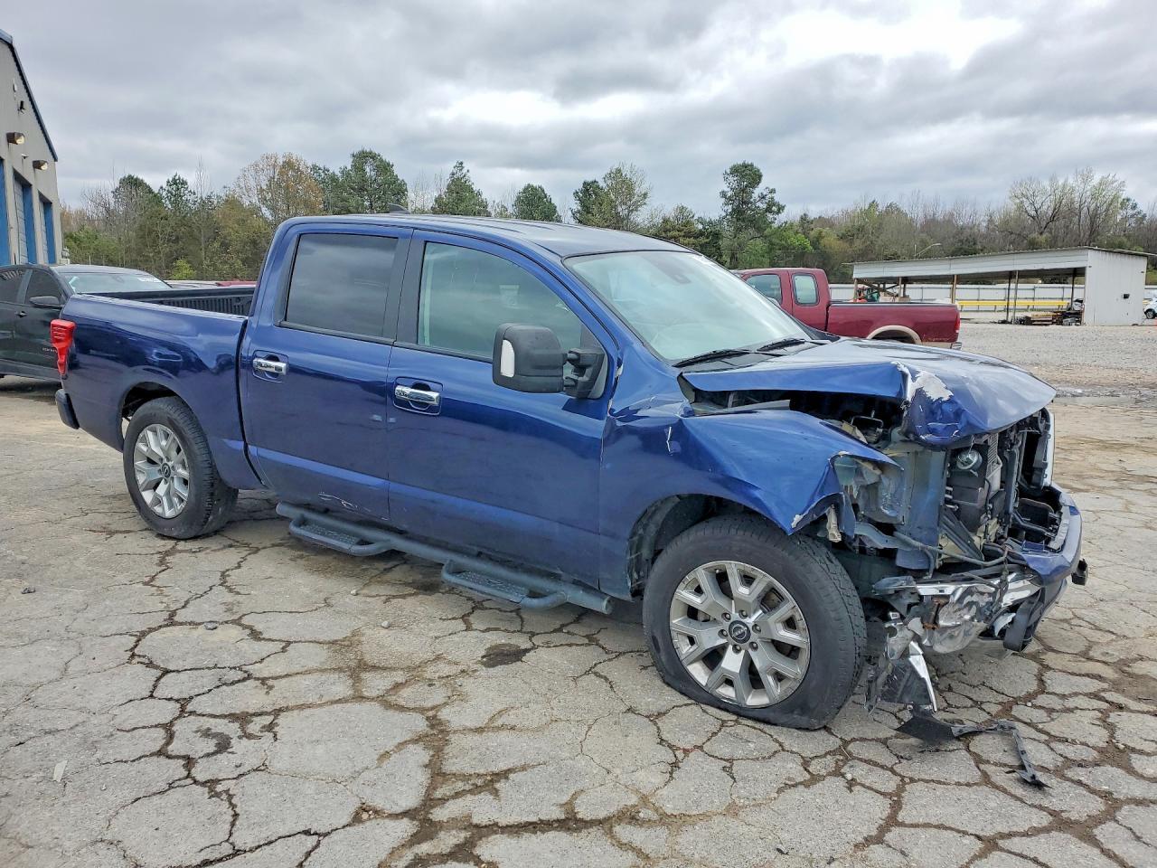 2023 Nissan Titan SV