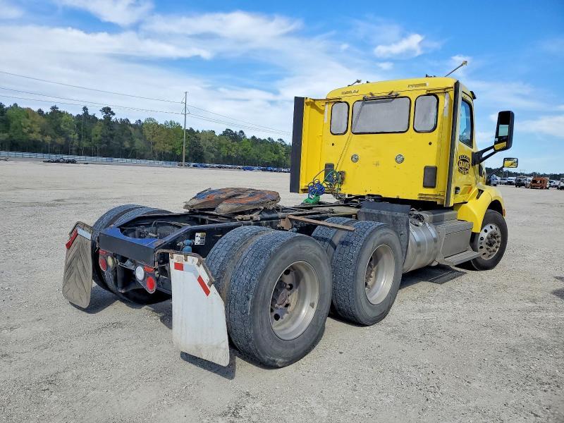 2017 Peterbilt 579 Semi Truck