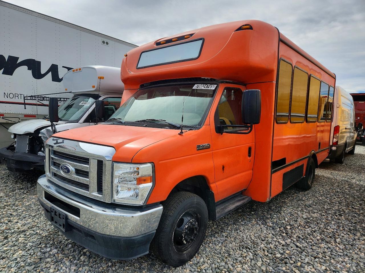 2023 Ford Econoline E450 Super Duty Cutaway Van