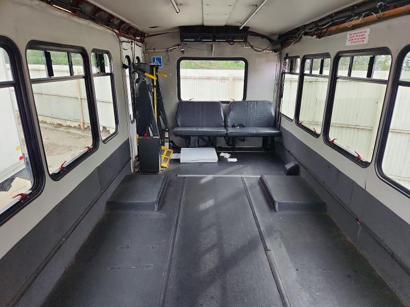 2013 Ford E450 Shuttle Bus