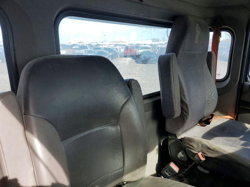 2016 Kenworth T330 Semi Truck