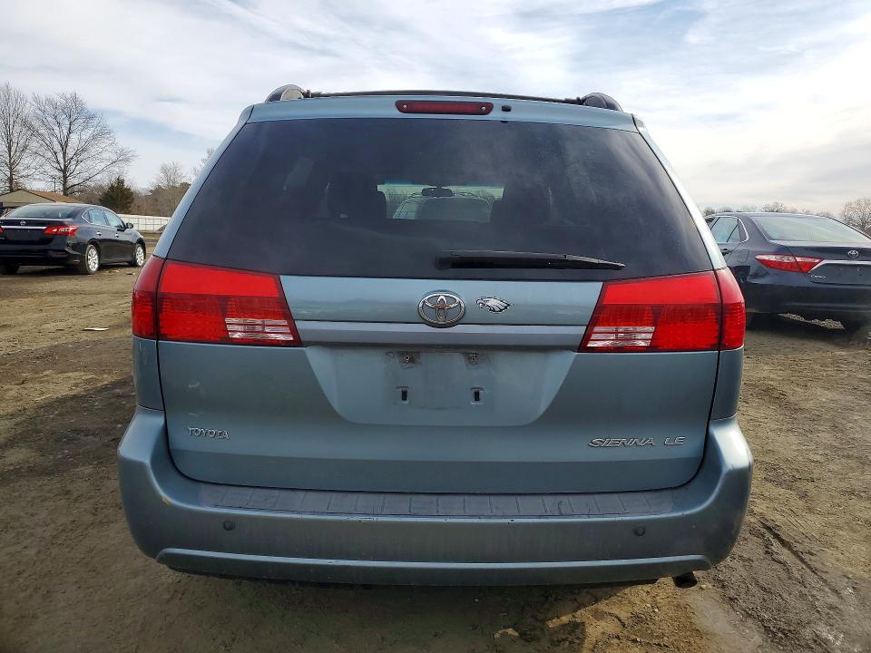 2004 Toyota Sienna le 7 Passenger