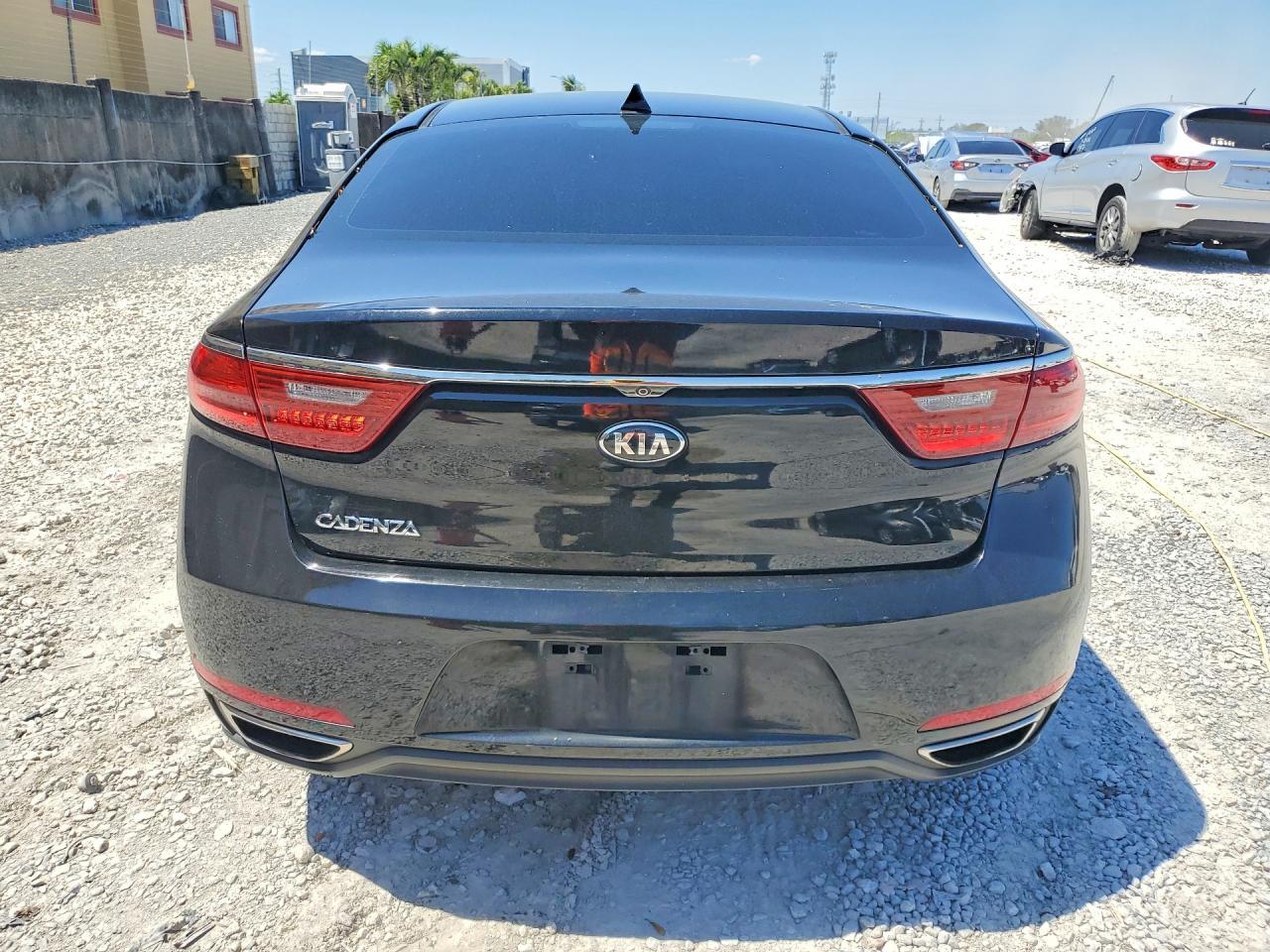 2017 KIA Cadenza Premium