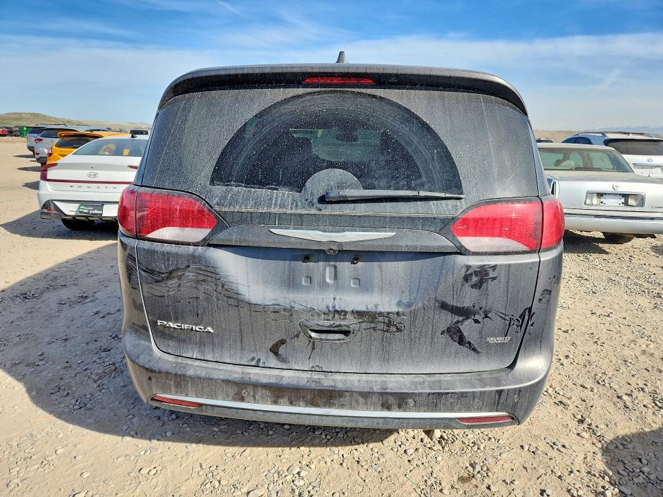 2017 Chrysler Pacifica Touring l