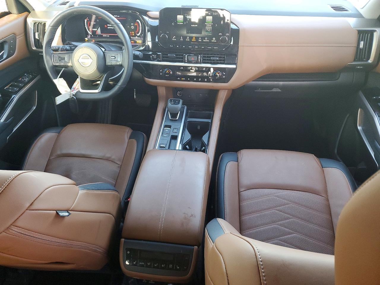 2025 Nissan Pathfinder Platinum