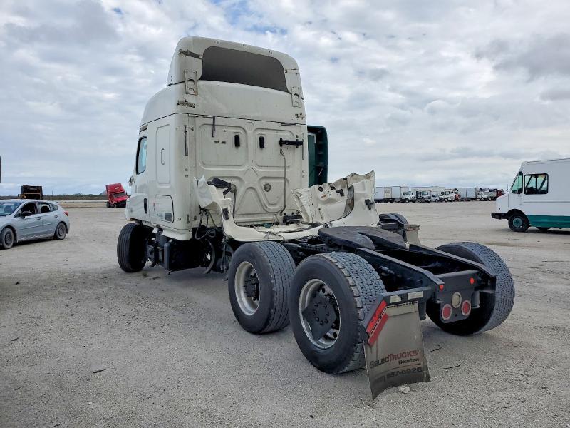 2020 Freigliner 2020 Freightliner Cascadia 116 Semi Truck