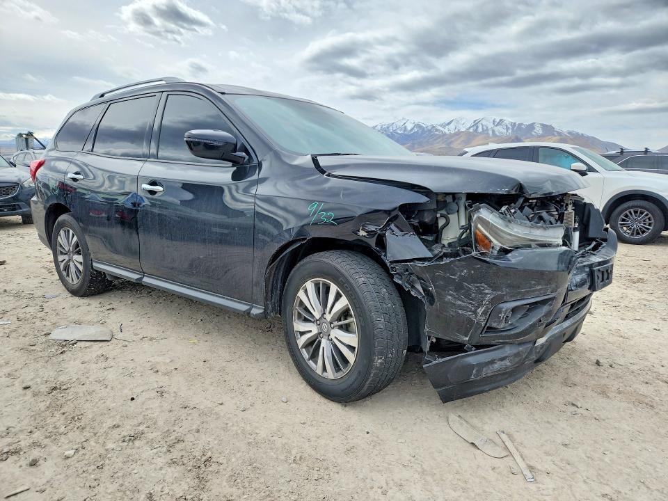 2019 Nissan Pathfinder sv