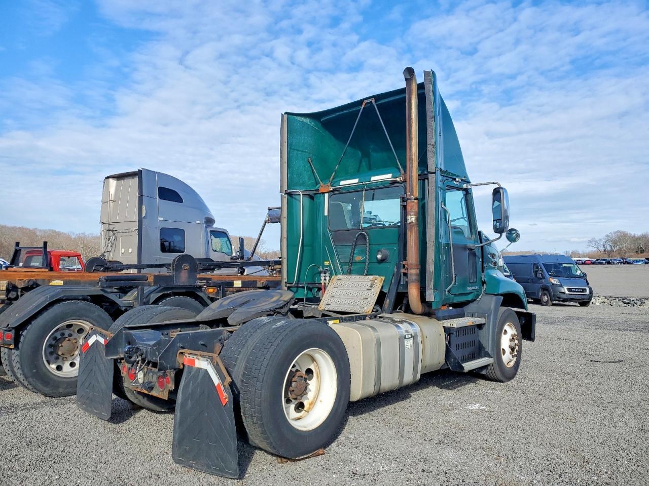 2017 Mack CXU612 Semi Truck