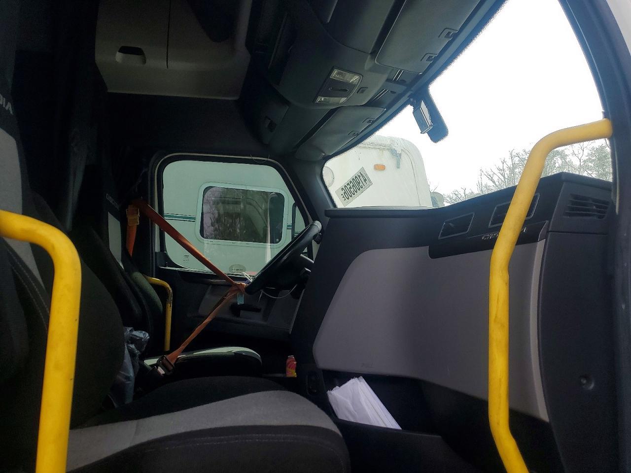 2019 Freightliner Cascadia 126