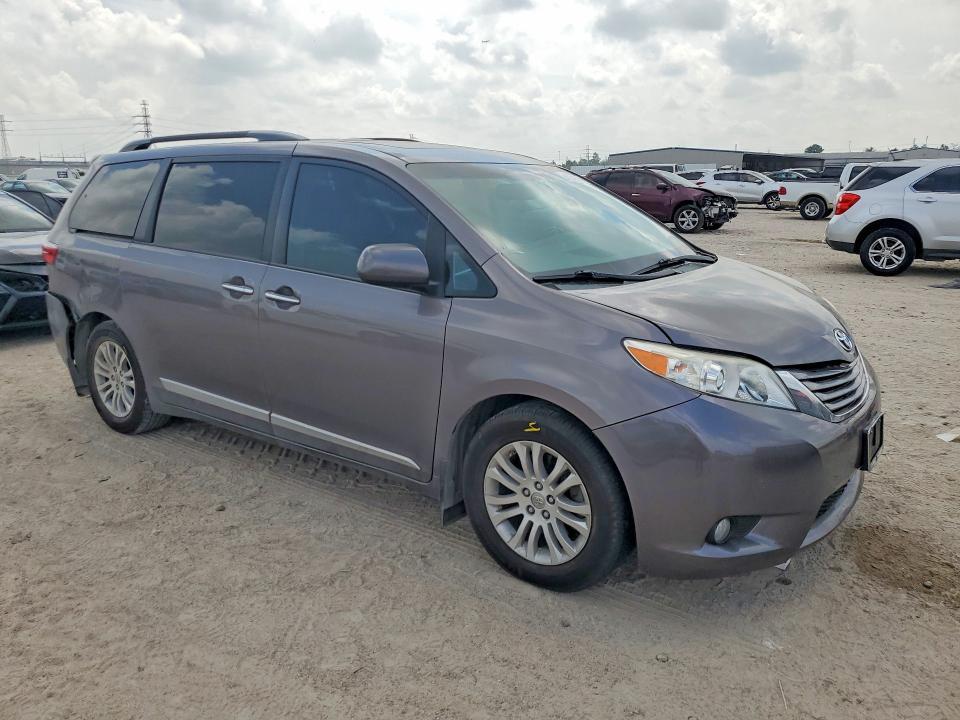 2016 Toyota Sienna xle Premium 8-passenger