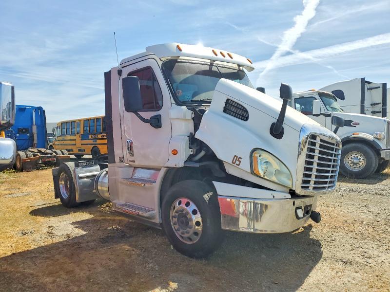 2016 Freigliner 2016 Freightliner Cascadia 113 Semi Truck