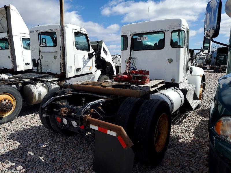 2015 Kenworth T330 Semi Truck