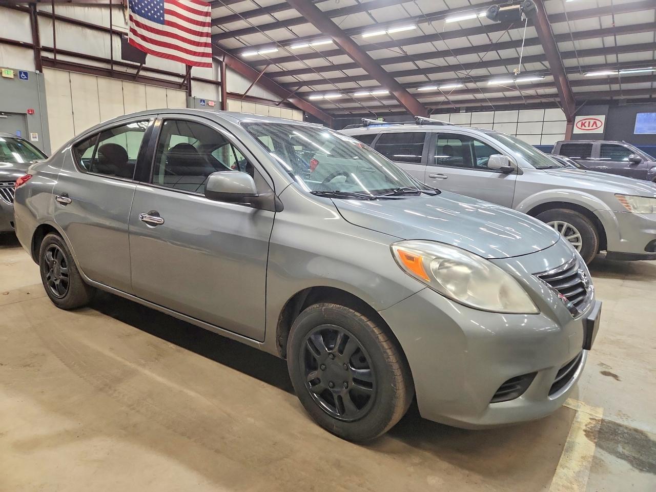 2014 Nissan Versa 1.6 s