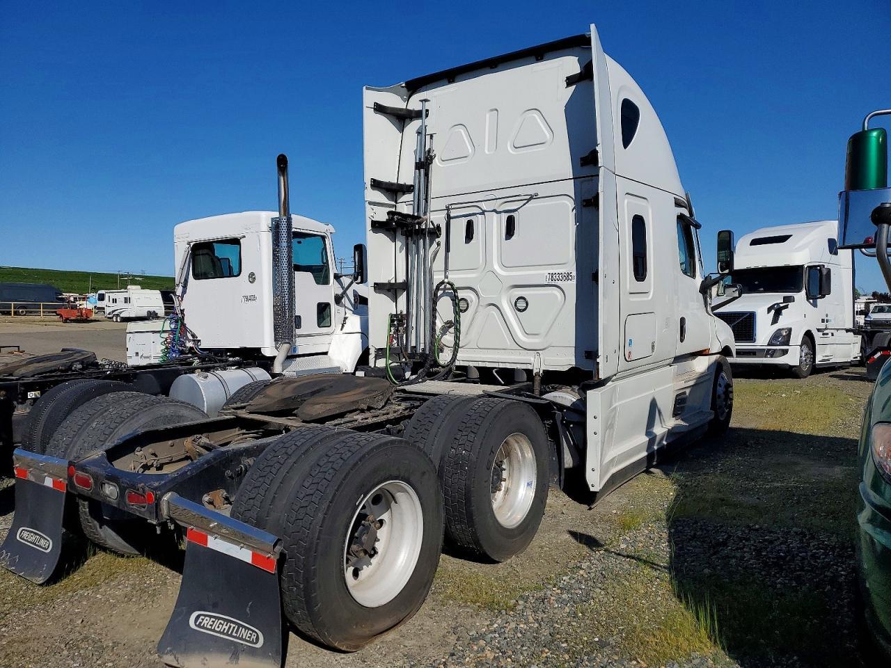 2022 Freigliner 2022 Freightliner Cascadia 126 Semi Truck