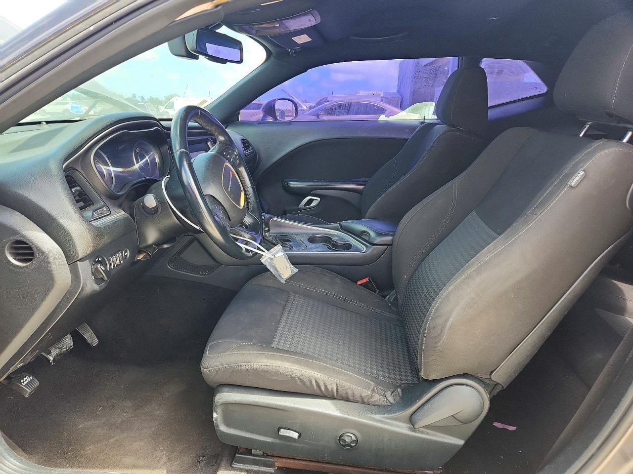 2015 Dodge Challenger sxt