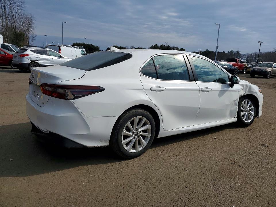 2024 Toyota Camry le