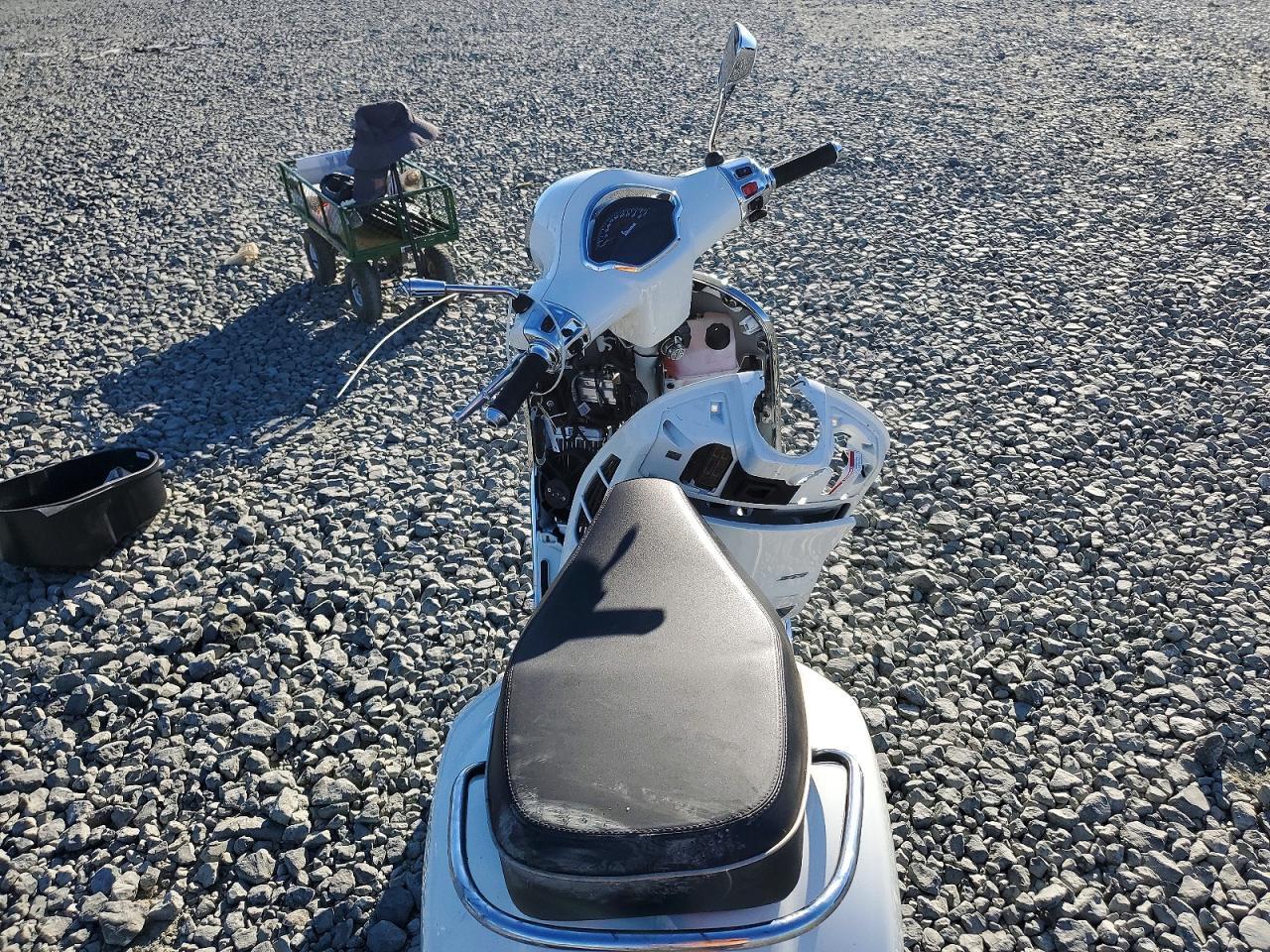 2023 Vespa GTS/SEI Giorni 300