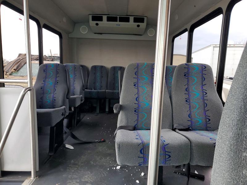 2015 Ford Econoline E350 Super Duty Cutaway Van