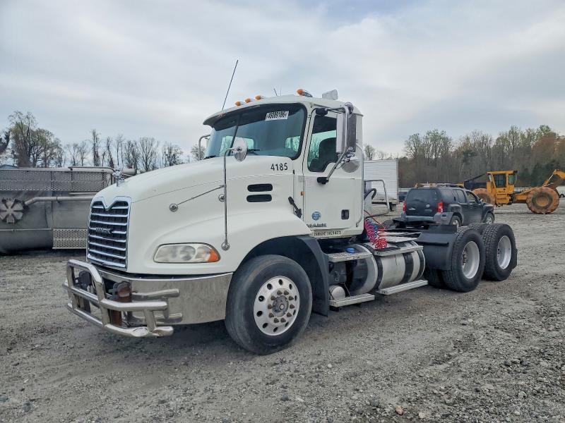 2014 Mack 600 CXU613-Semi Truck