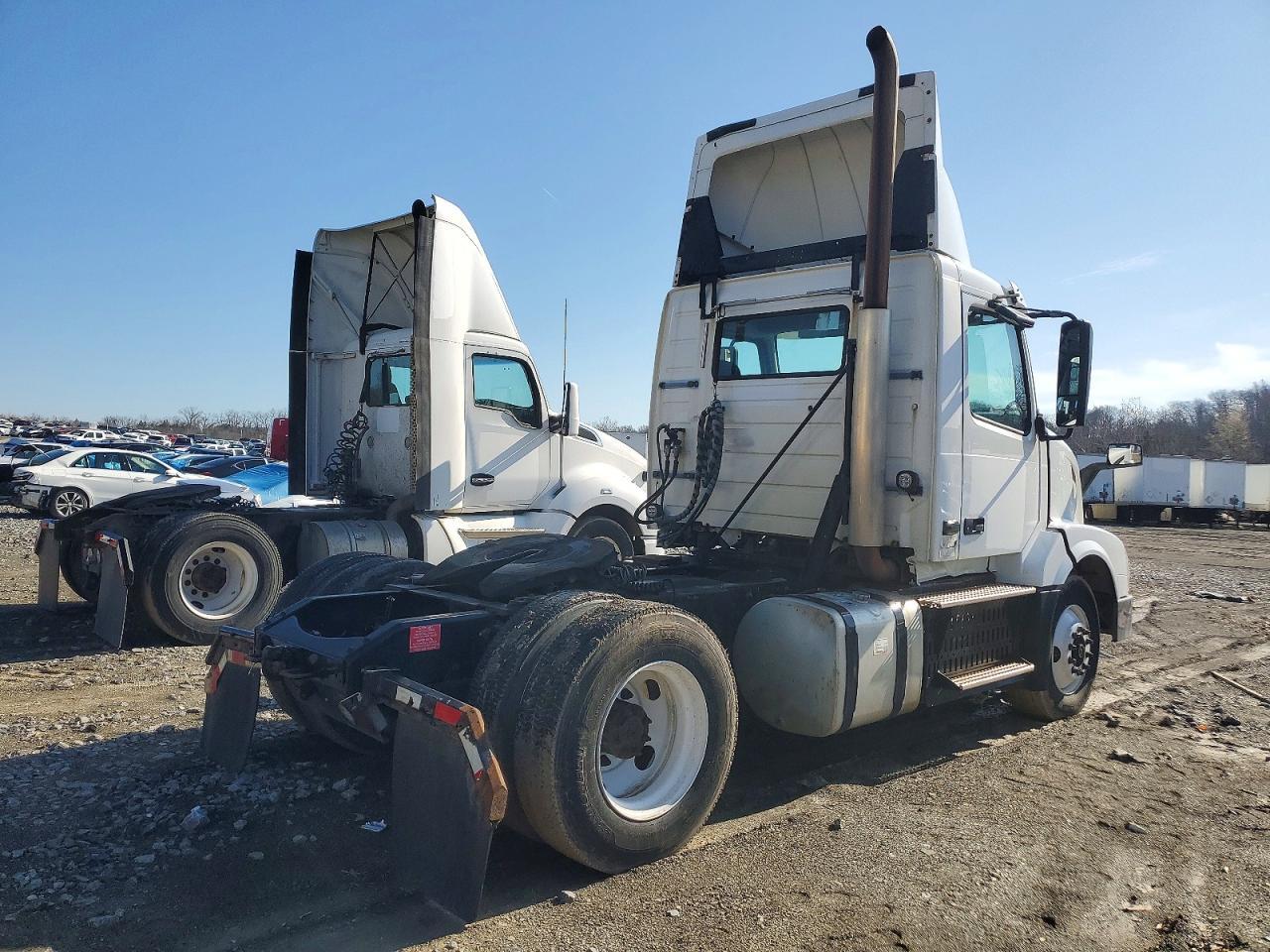 2016 Volvo VNL Semi Truck