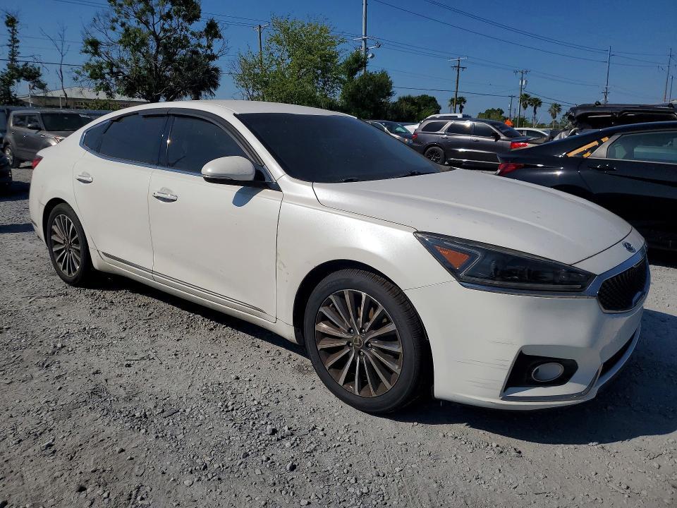 2017 KIA Cadenza Premium
