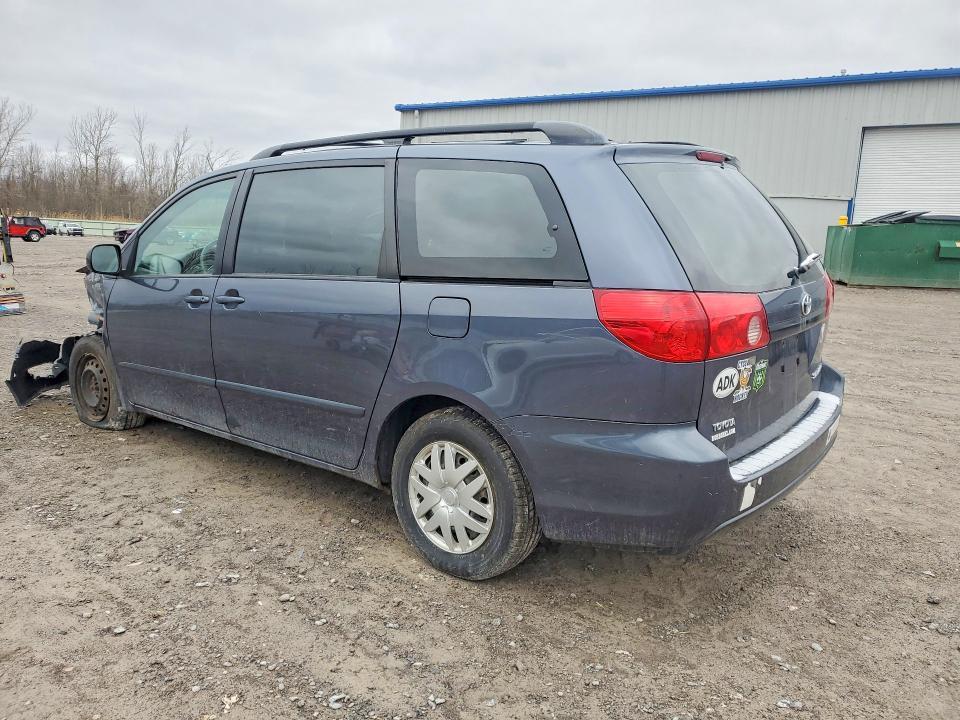 2010 Toyota Sienna ce 7-passenger