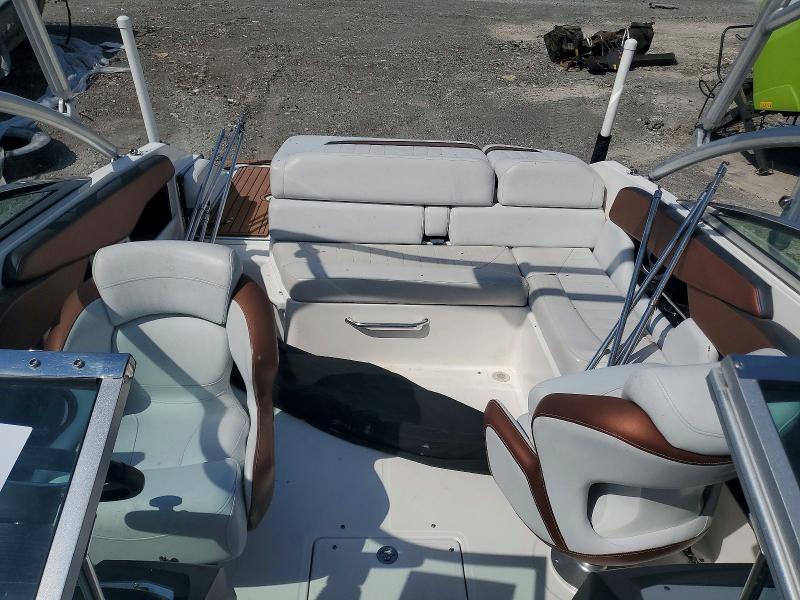 2009 Regal Boat-Boat