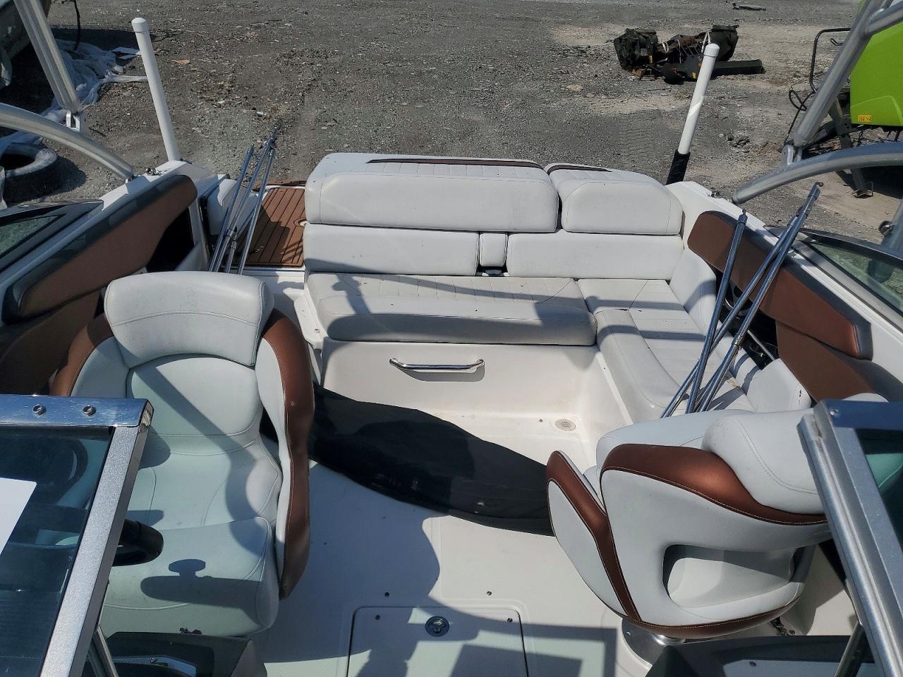 2009 Regal Boat-Boat