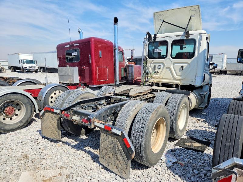 2020 Freigliner 2020 Freightliner Cascadia 126 Semi Truck