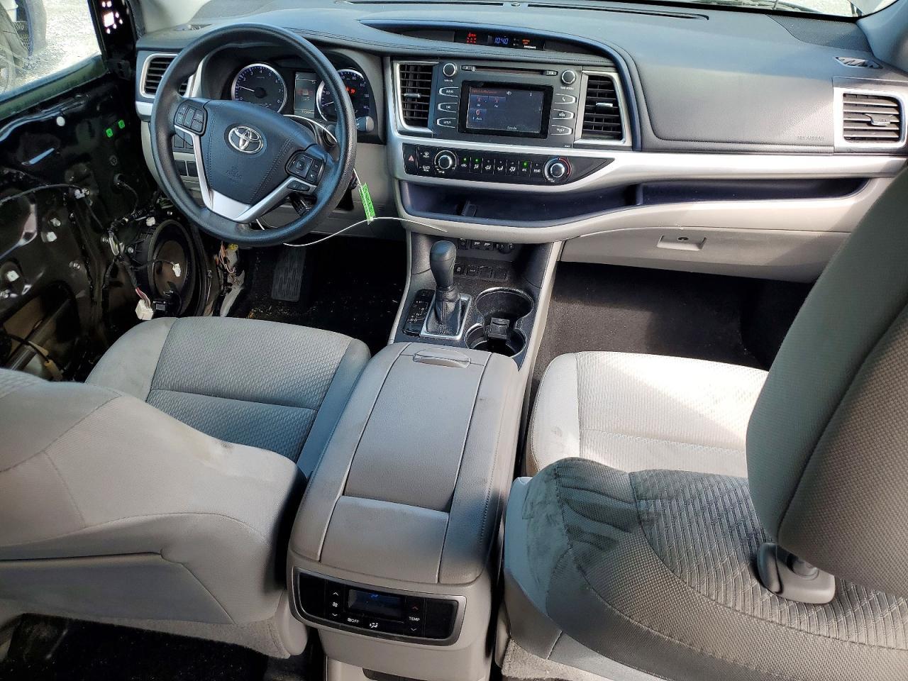 2019 Toyota Highlander le