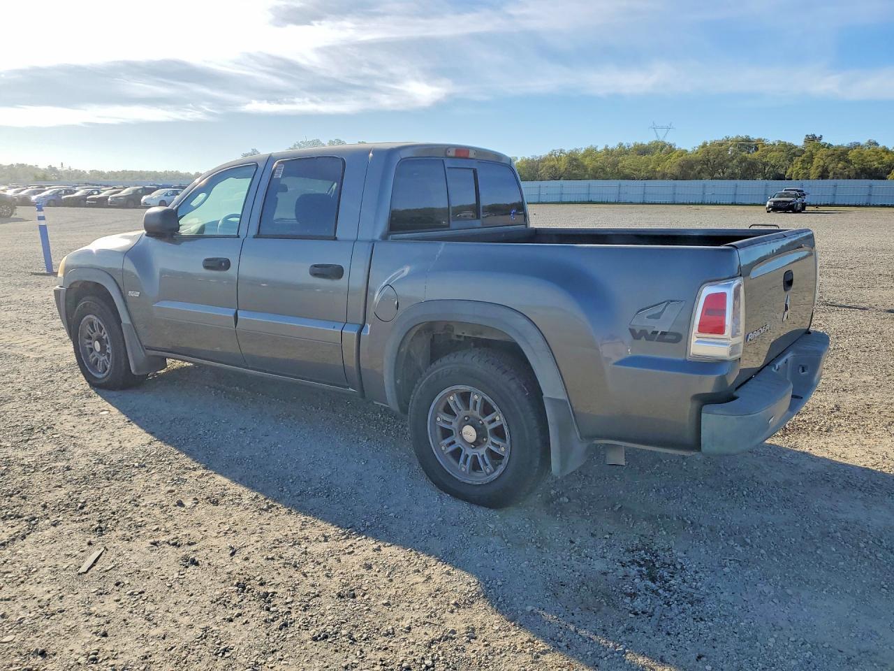 2006 Mitsubishi Raider Durocross