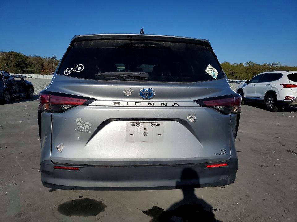 2022 Toyota Sienna le 8-passenger