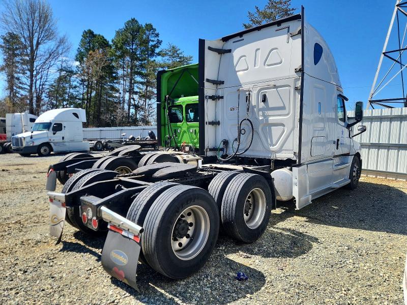 2020 Freightliner Cascadia 126 Semi Truck