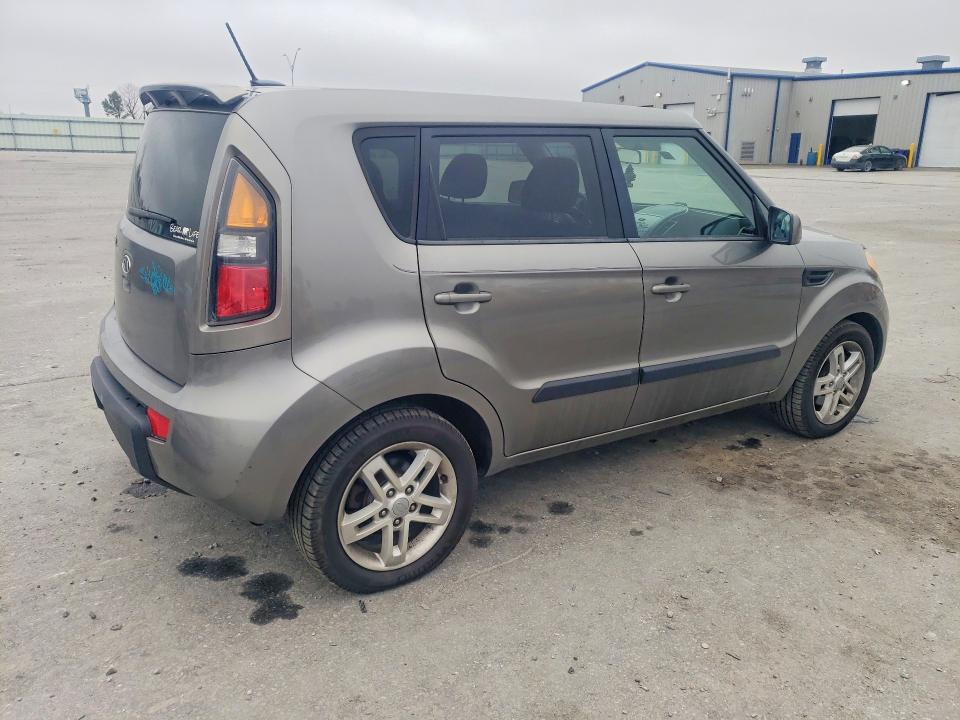 2011 KIA Soul +
