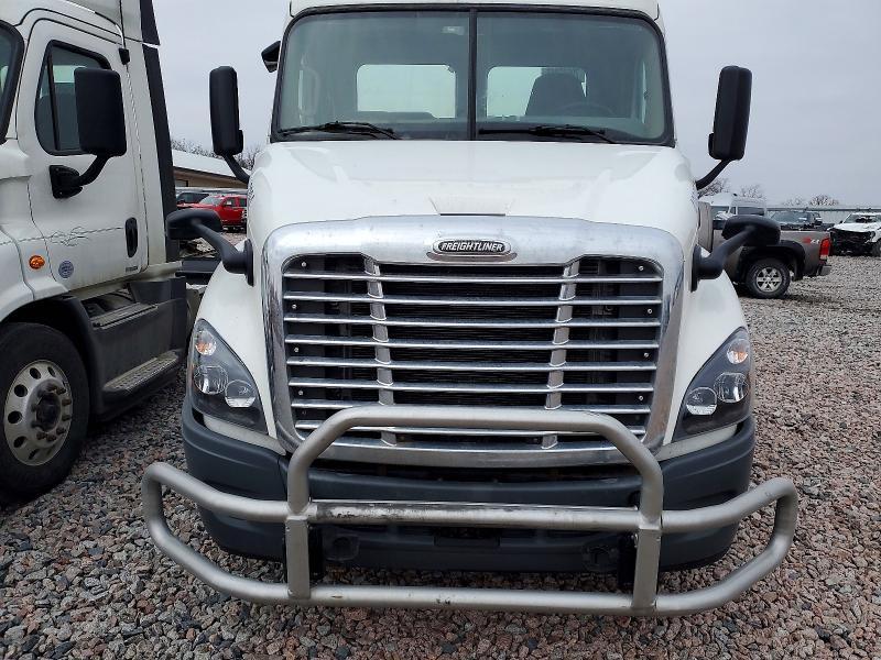 2018 Freightliner Cascadia 113 Semi Truck