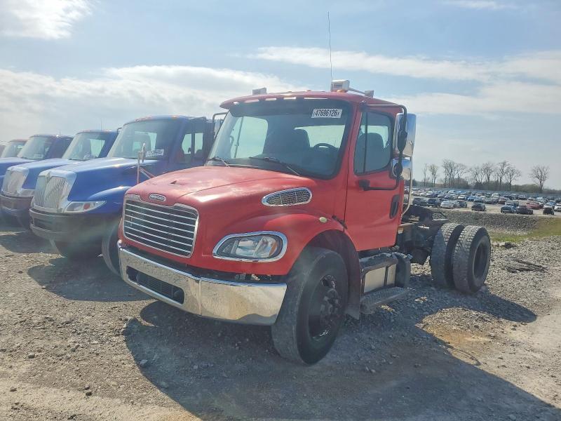 2015 Freightliner Business Class M2 Semi Truck