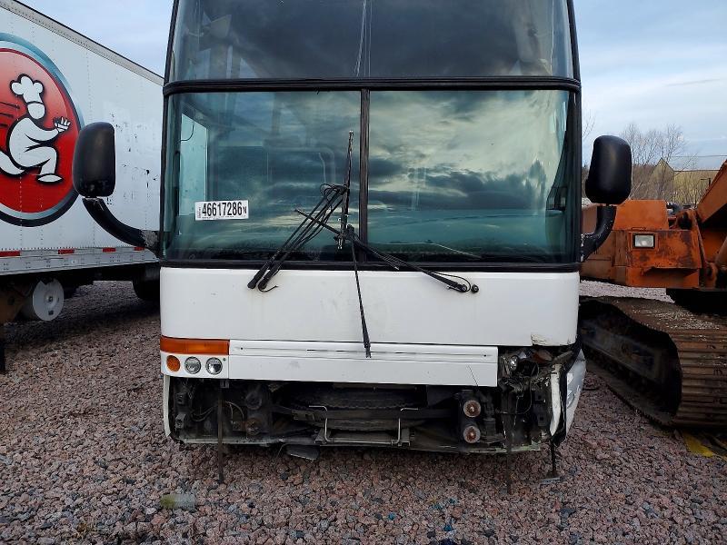 2003 Vnhl T2100-Coach Bus