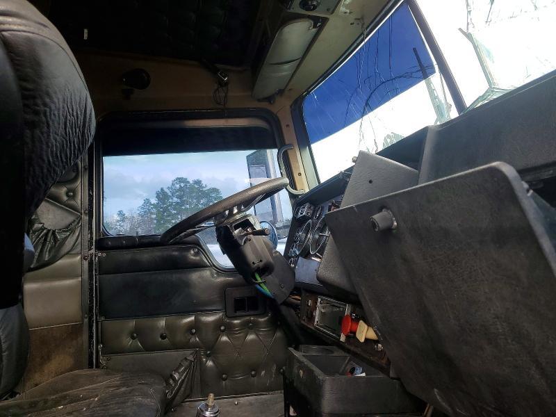 2000 Kenworth W900 Semi Truck