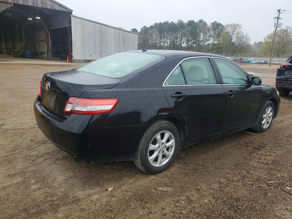 2011 Toyota Camry le