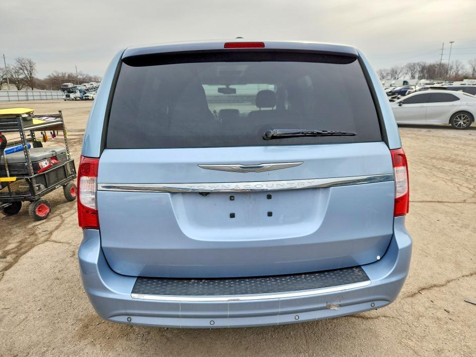 2013 Chrysler Town & Country Touring l