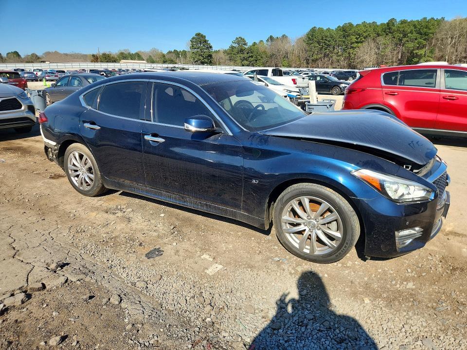 2017 Infiniti Q70 3.7