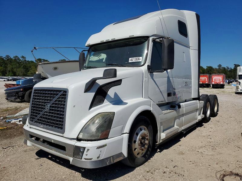 2015 Volvo VNL Semi Truck