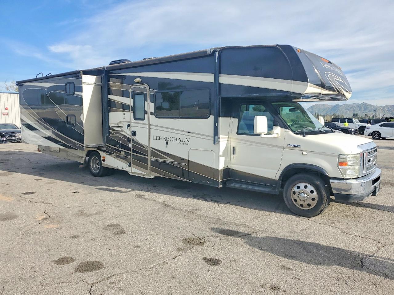 2015 Ford Econoline E450 Super Duty Cutaway Van